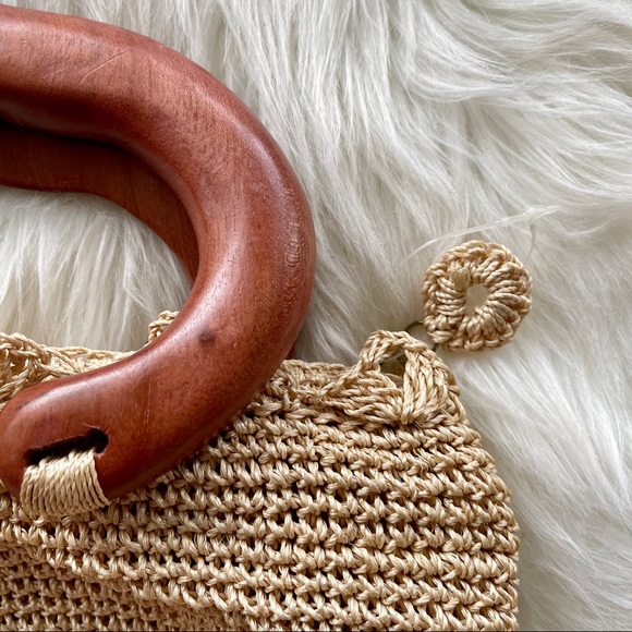 - Knitted Hand Bag/wood handle - Picture 2 of 6